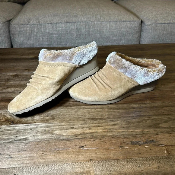 NWT Baretraps Becker Faux Fur Slip On Clog Shoe BRN Wedge Stay Dry Wmn 10 - Picture 8 of 16